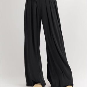 HALARA Black Wide-Leg Breezeful Pleaded Trousers